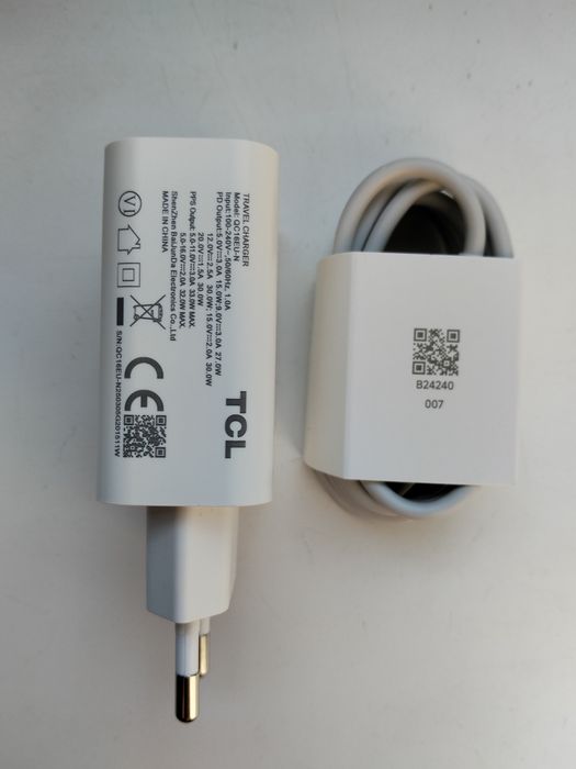 Оригинальное зарядное устройство мощностью до 45Вт с USB кабелем
