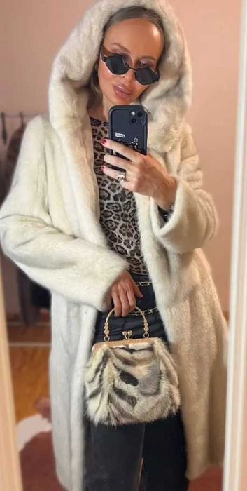 Шуба норковая белая