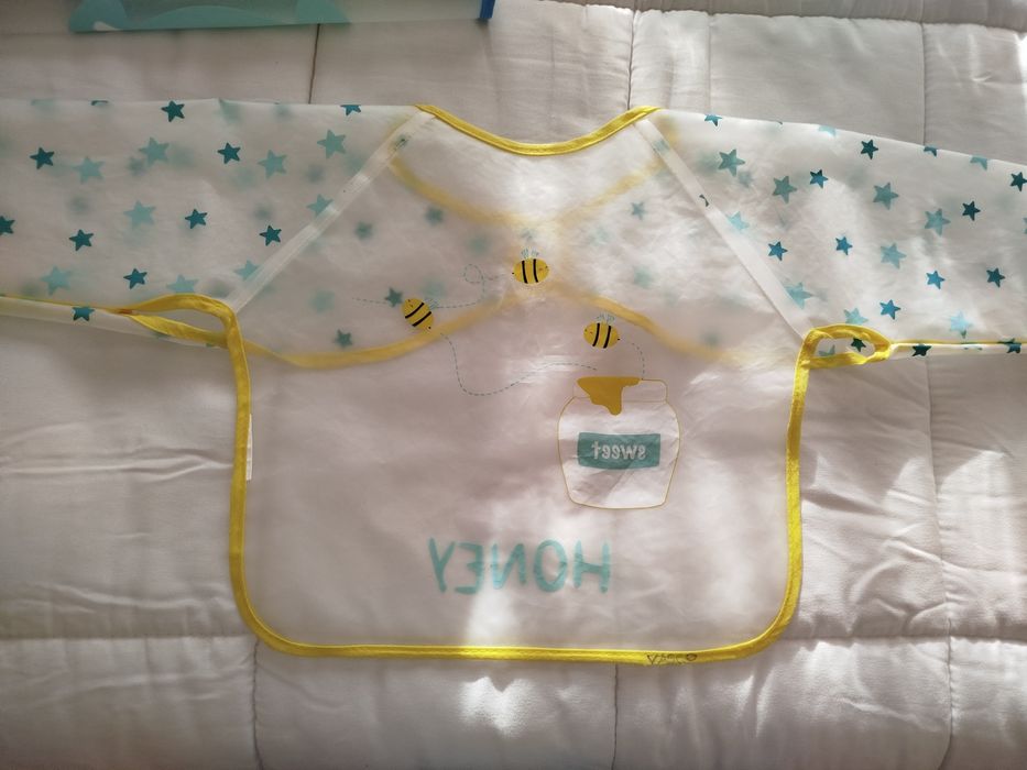 Babetes de plástico com mangas