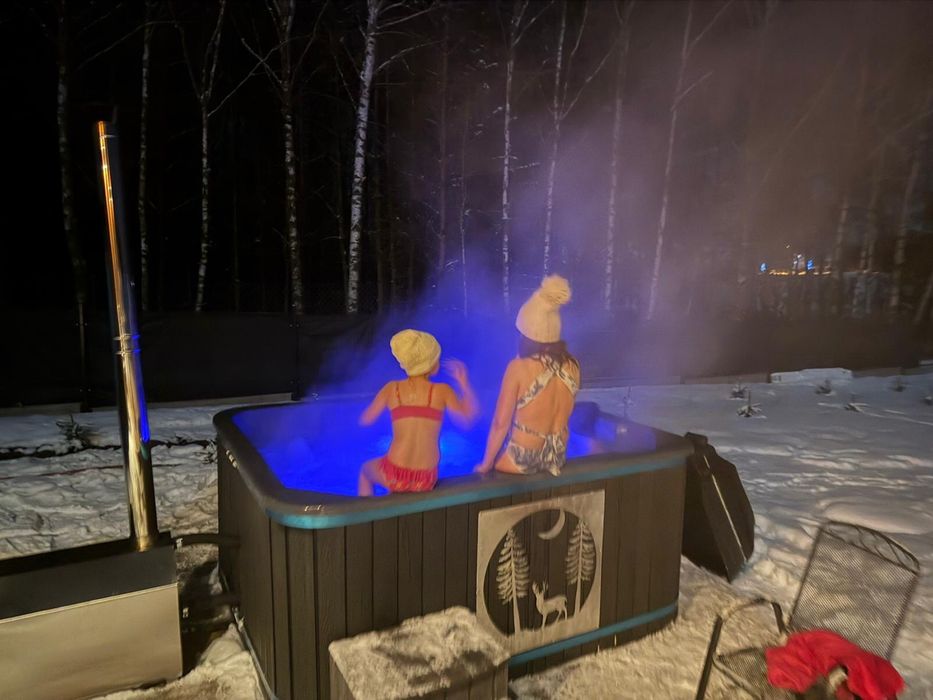 Oak House. Domek z balią w Serskim Lesie