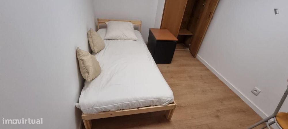 Quarto - localizado em Picoas Lisbon