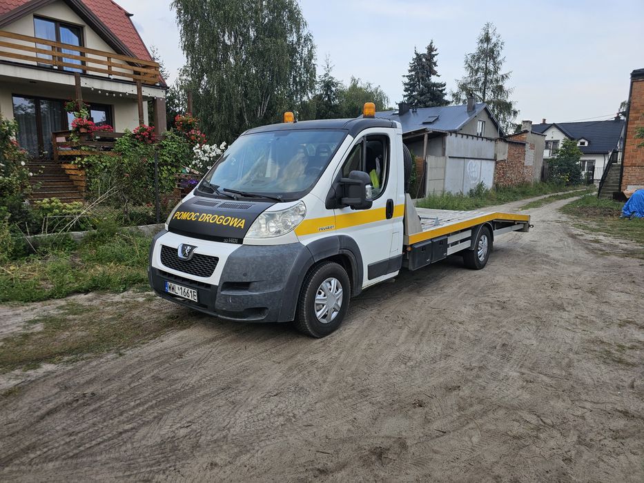 Wynajem busów wypożyczalnia aut dostawczych z windą autolaweta
