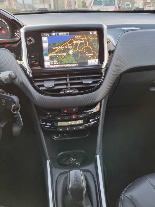Carro Peugeot 2008