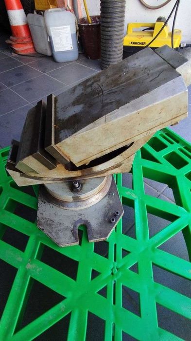 Prensa para fresadora com base rotativa inclinável