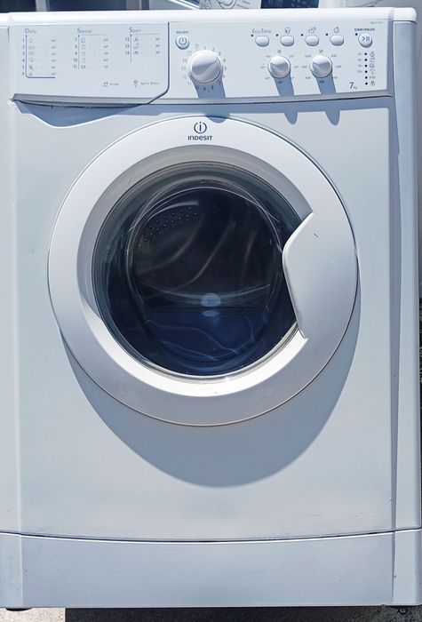 Máquina lavar roupa impecável