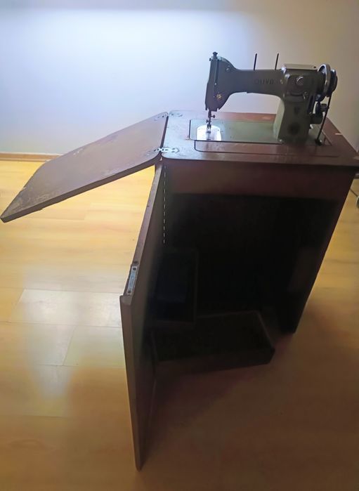 Máquina de Costura Oliva CL50 Vintage + Móvel