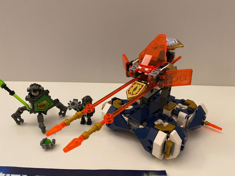 LEGO Nexo Knights 72001  Bojowy poduszkowiec Lance'a