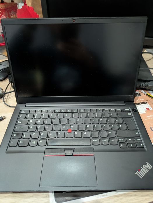 Portátil Lenovo E14 Thinkpad