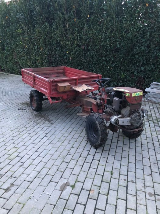 Motocultivador com reboque