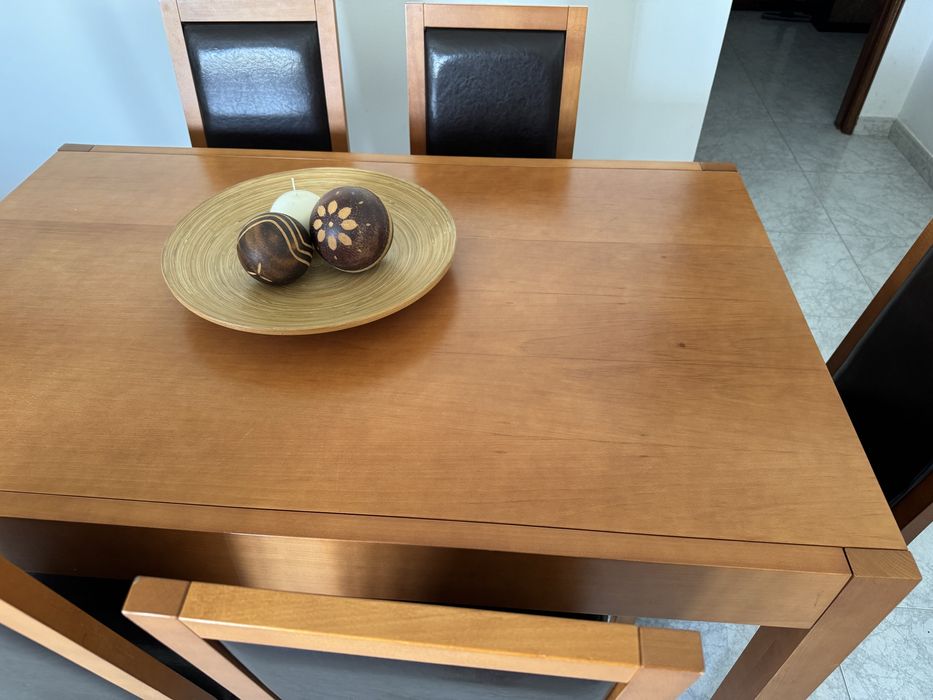 Mesa de jantar em madeira maciça + 6 cadeiras — Aparador incl. / sep.