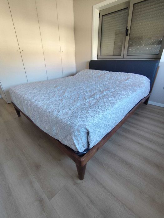 Cama Nogueira Maçica 1.60m*2.00m design italiano.