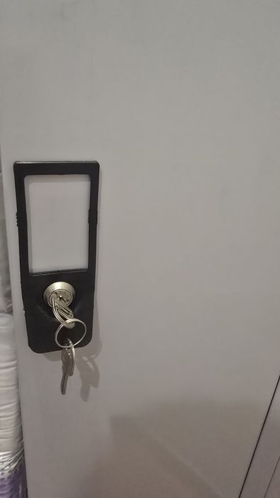 Cacifo metálico  com separacao.