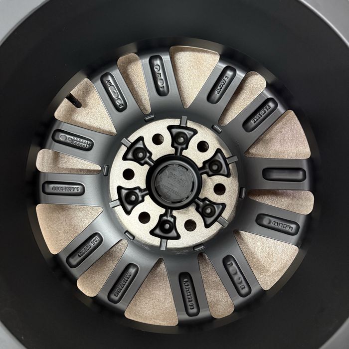Oryginalne alufelgi 16" 6x125 Iveco Daily z dekielkami Nowe Czarne