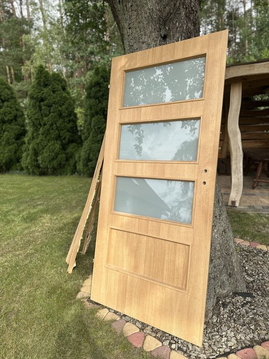 Sprzedam drzwi z futryną – nowoczesne, z przeszkleniami