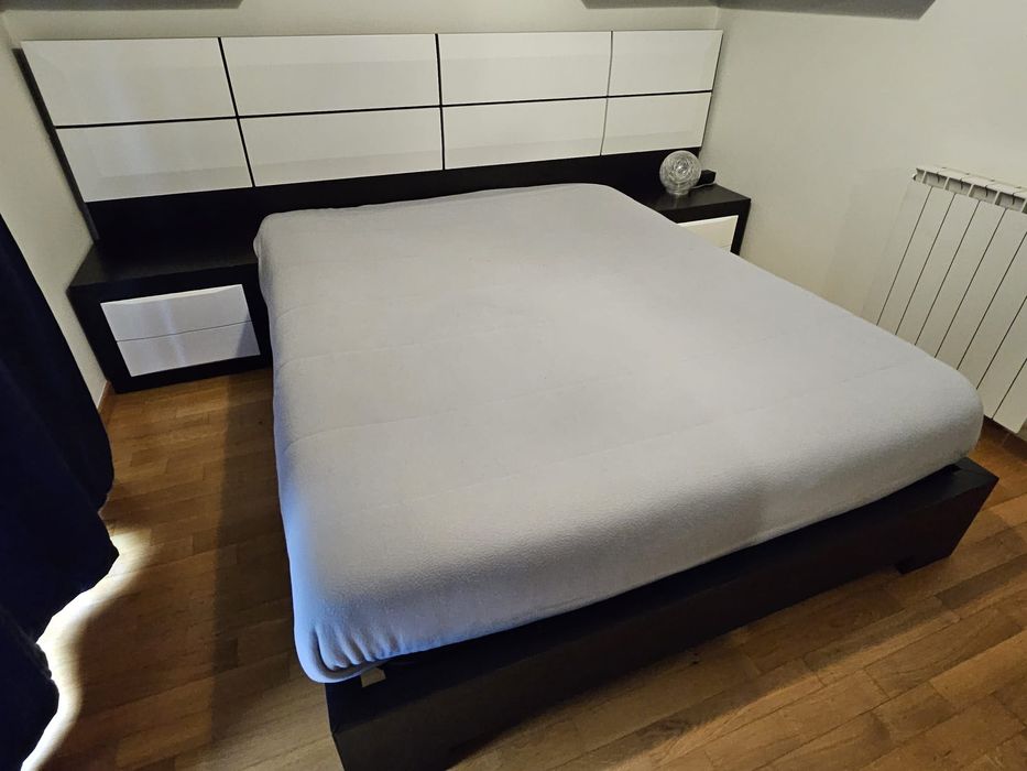 Cama de Casal com Estrado e Mesinhas de Cabeceira (Sem colchão)