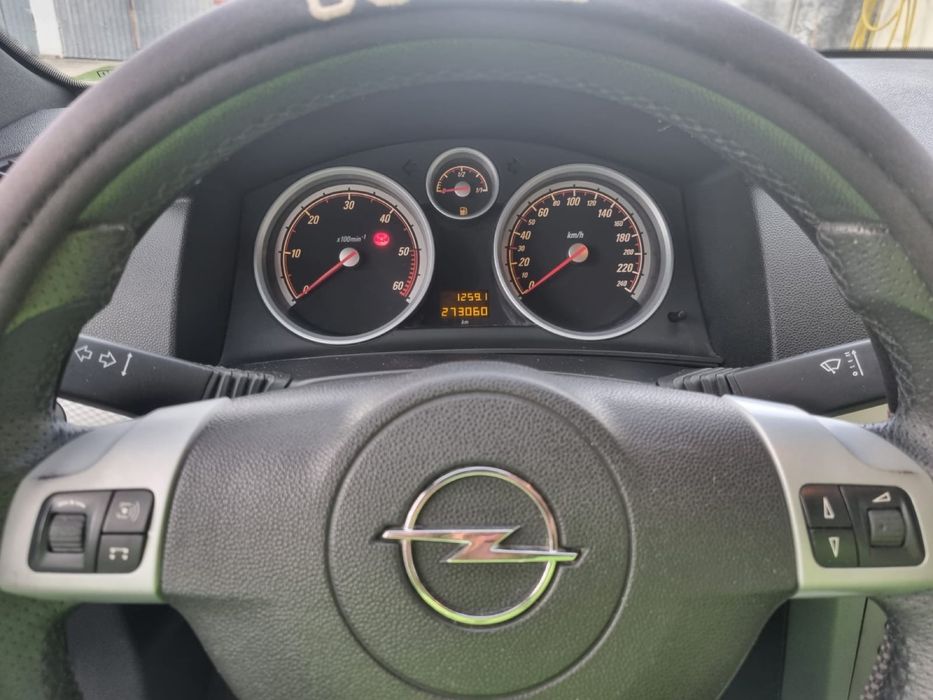 Opel Astra H  GTC 1.9CDTI