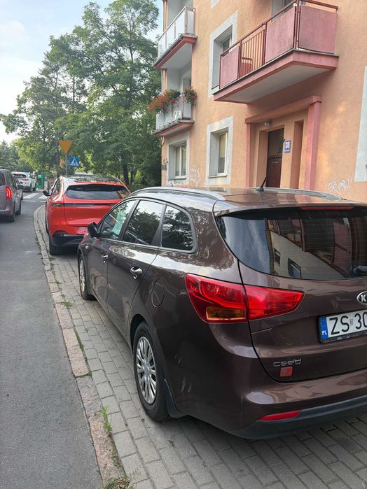 Kia cee’d SW 1.6 CRDi 2014 | 221 tys. km | 2 komplety opon