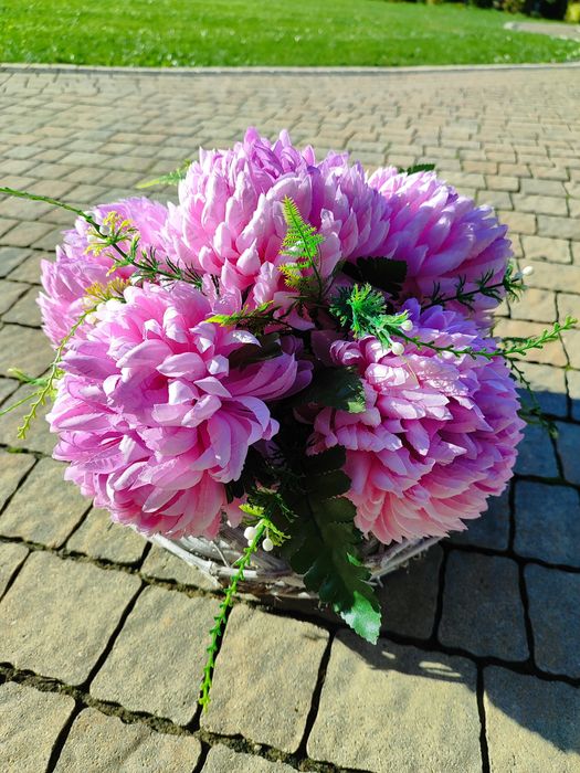 Bukiet na płytę nagrobną chryzantemy kwiaty na wszystkich świętych