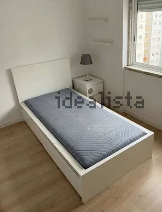 Cama MALM IKEA branca com gavetoes