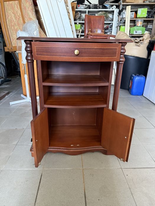 Móvel classico em madeira