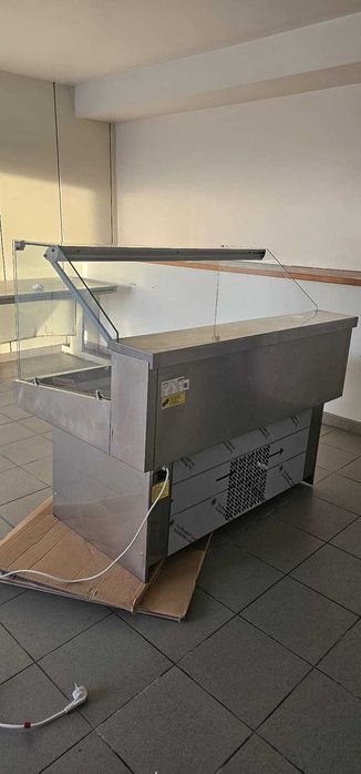 Vitrine exposição peixe e marisco