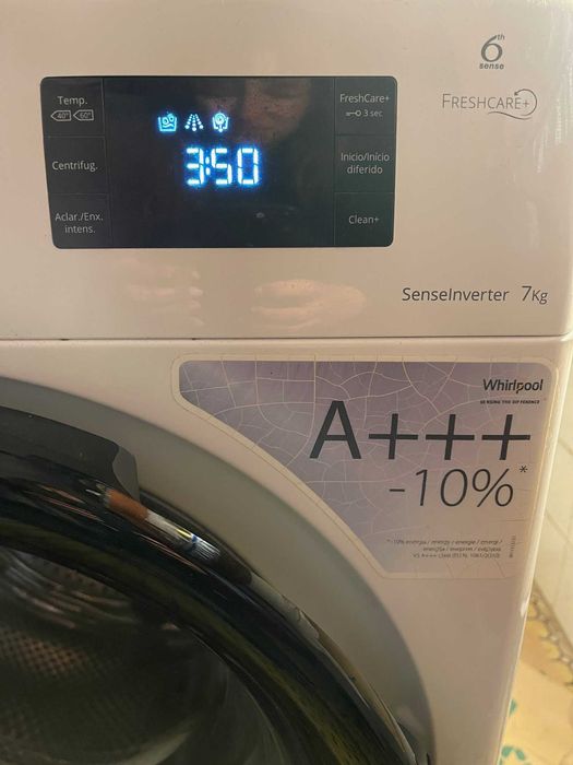 Máquina de Lavar Roupa Whirpool Freschare + 6th Sense 7kg