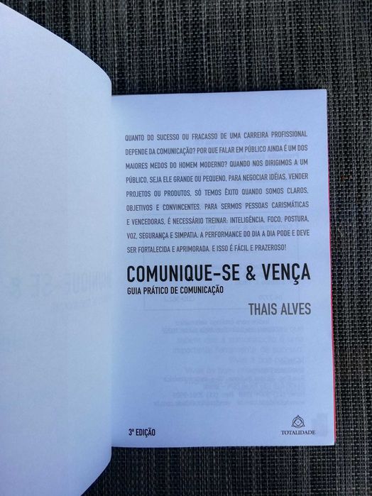 Communicate & Win: A Practical Guide to Communication - Thais Alves64739171706753122