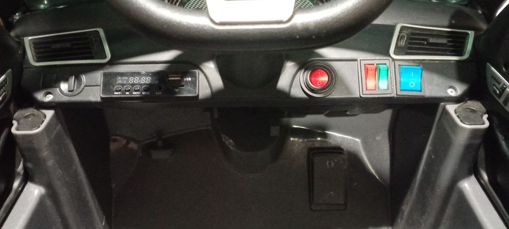 Детский электромобиль