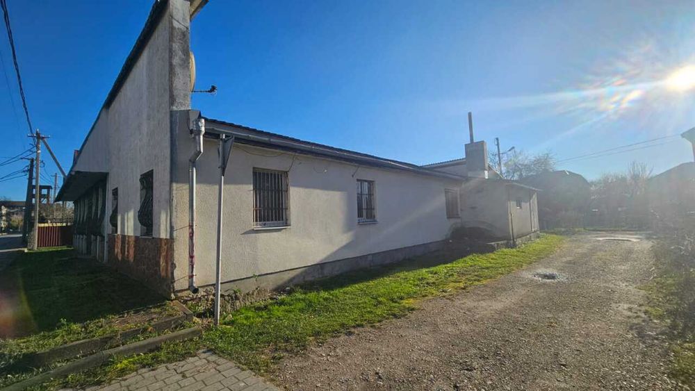 магазин "Спорттовари" заг  пл  352,9 кв.м.  м.Броди вул.Гончарська,9А