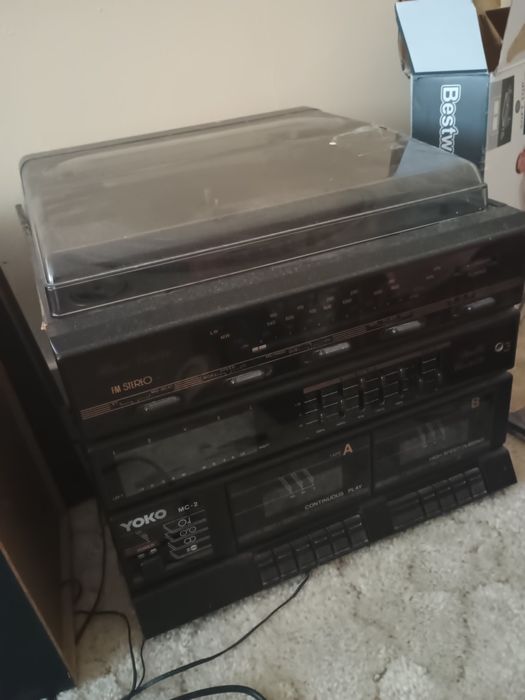 Gramofon z radiem i odtwarzaczem kaset
