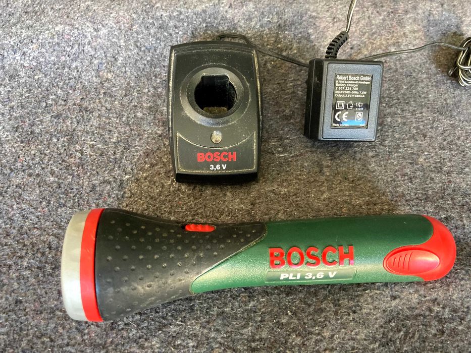 Lanterna Bosch PLI 3,6V Bateria Recarregável Carregador