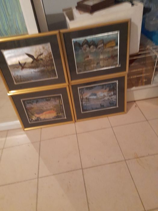 Quatro quadros de colecção , usados em bom estado.