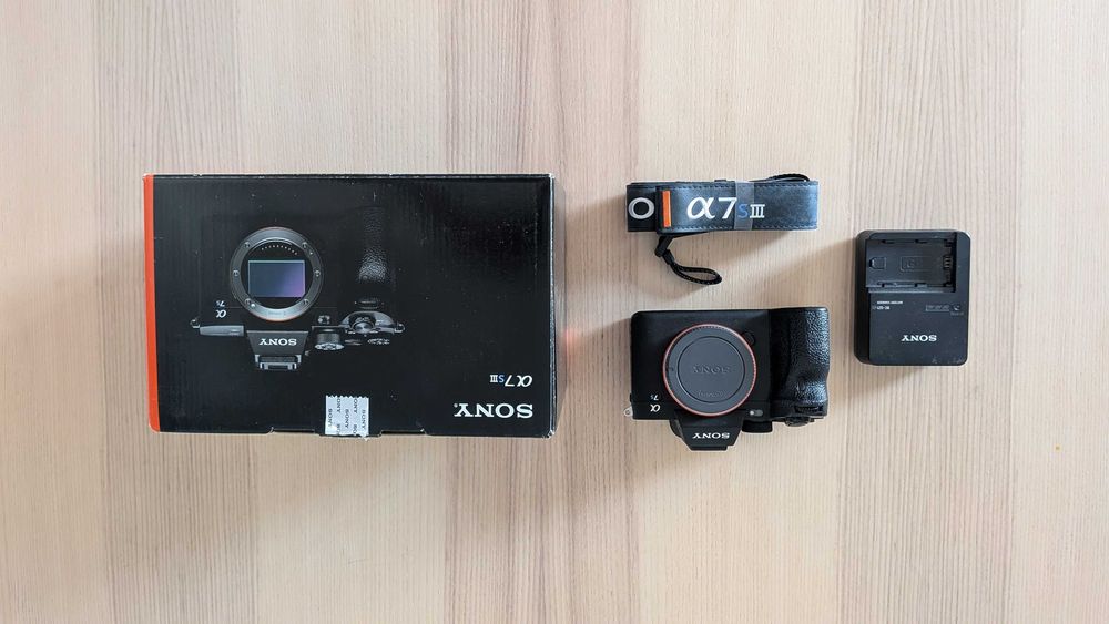 SONY A7S III - Com caixa e acessórios originais