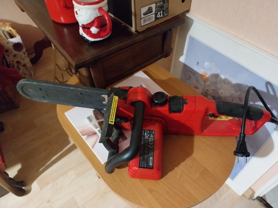 Piła elektryczna w dobrym stanie