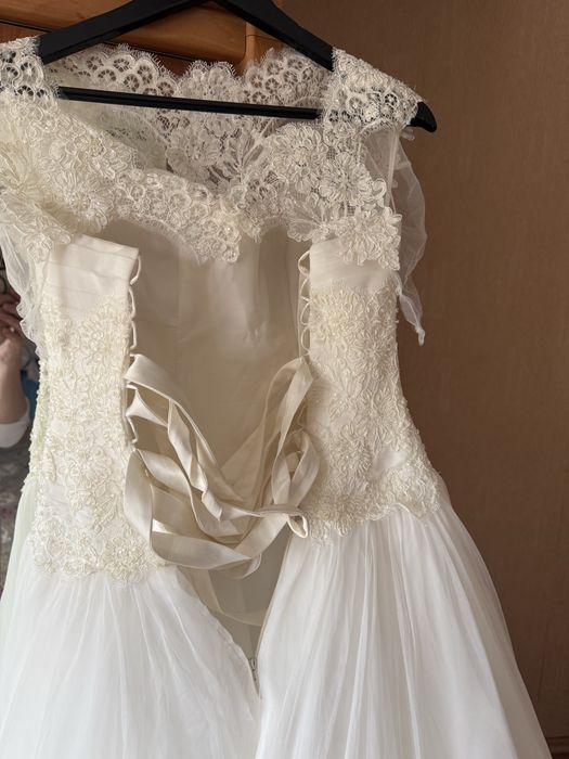 Продам весільне плаття, дуже гарне. Розмір М., можна на S. Вживане
