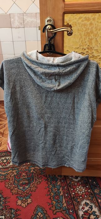 Кофточка, безрукавка, с капюшоном, торг