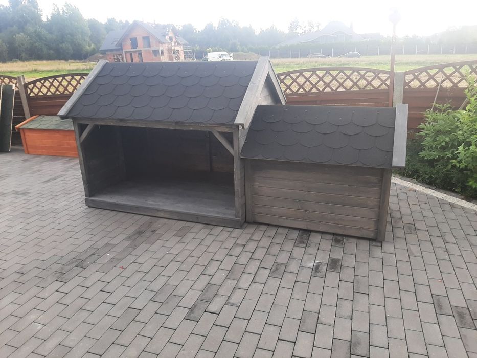 Buda dla psa z zadaszeniem