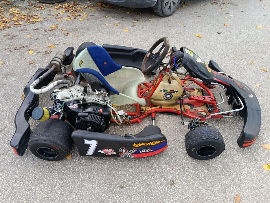 2 karting + atrelado segundo piso vai para baixo tudo impecável