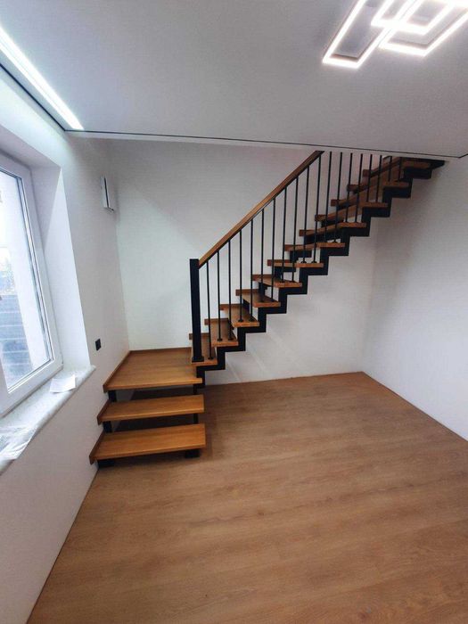 сходи, металевий каркас, сходи під ключ, дерев’яні сходинки