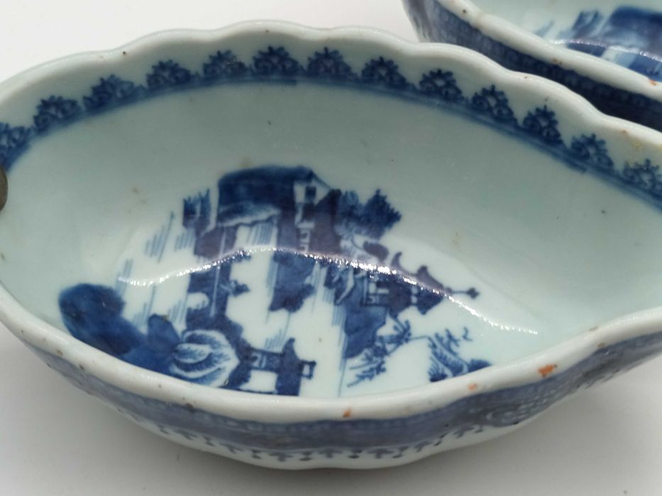 Par de molheiras em porcelana chinesa, estilo Cantão, século XVIII