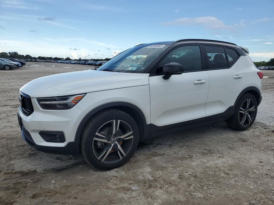 Volvo Xc 40 Volvo Xc40 ! ! 4X4 ! 2.0 Benzyna ! Import Usa !