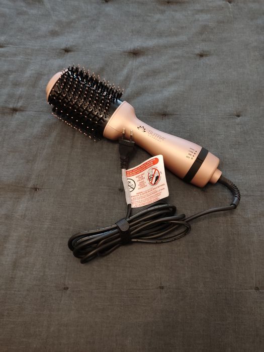 Escova modeladora secadora com pouquíssimo uso