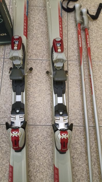 Equipamento de ski em ótimo estado