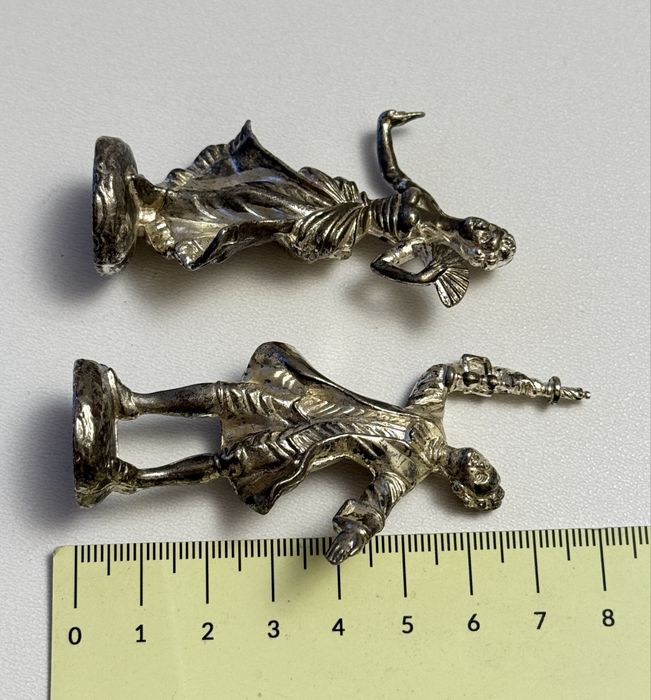 Stare figurki metalowe platerowane kolekcjonerskie para