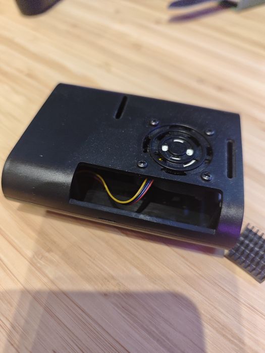 Obudowa raspberry pi 5 z wentylatorem i radiatorami