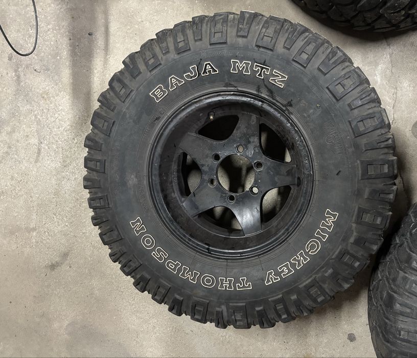 Pneus 33x12,5xR15 Mickey Thompson + Jantes