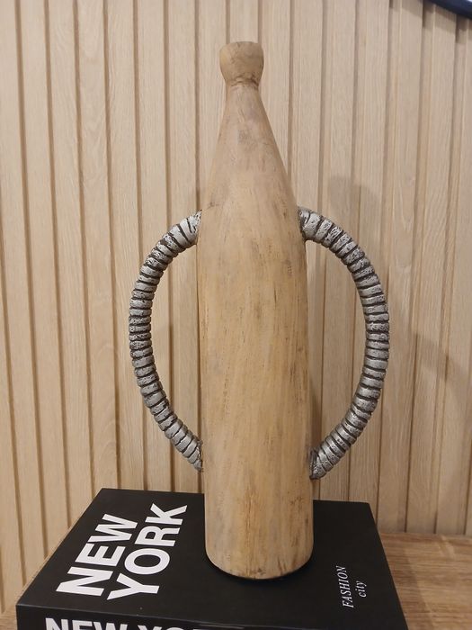 Vendo estatueta em madeira em excelente estado