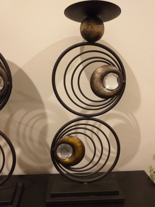 NOVO  artigos decoração PREÇO UNIDADE,em metal tons preto e dourado,globo 33cm,castiça porta vela 40cm,veja zonas
