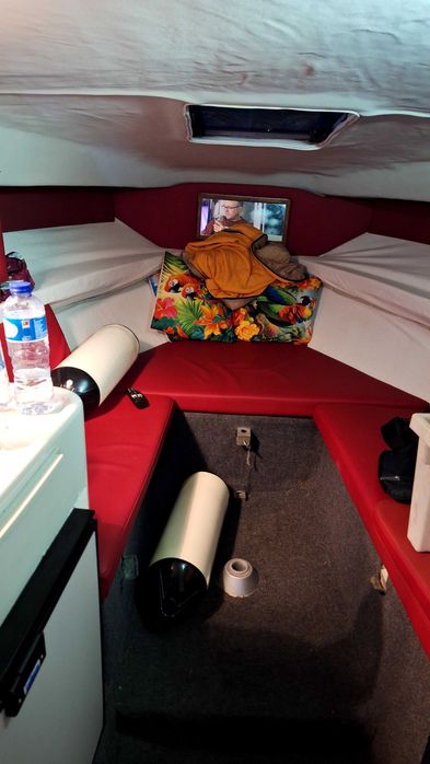 Barco  cabinado sea ray  220 DA