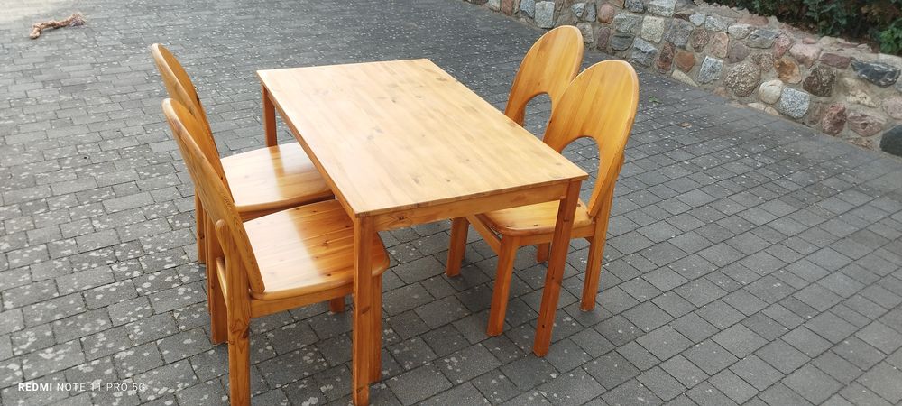 Stół drewniany Ikea + cztery krzesła